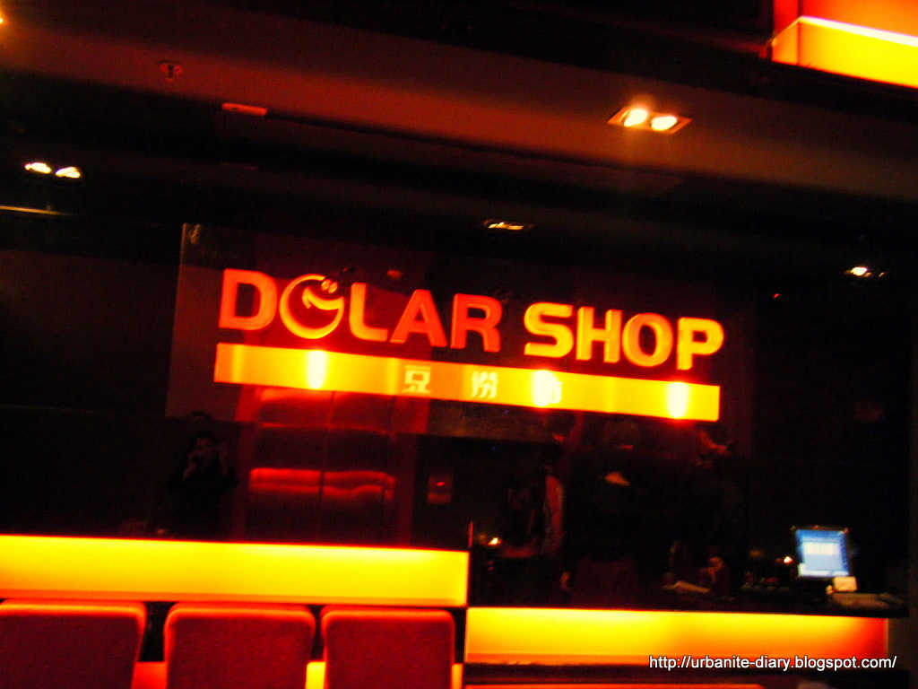 [Shanghai+Dolar+Shop.JPG]