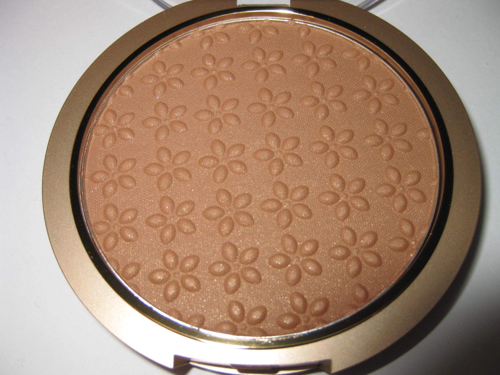 Kalifornia Love Milani Powder Bronzer in "Medium" (Review & Swatches)