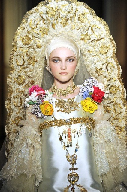 [Christian+Lacroix+Fall+2009+Couture+34.jpg]