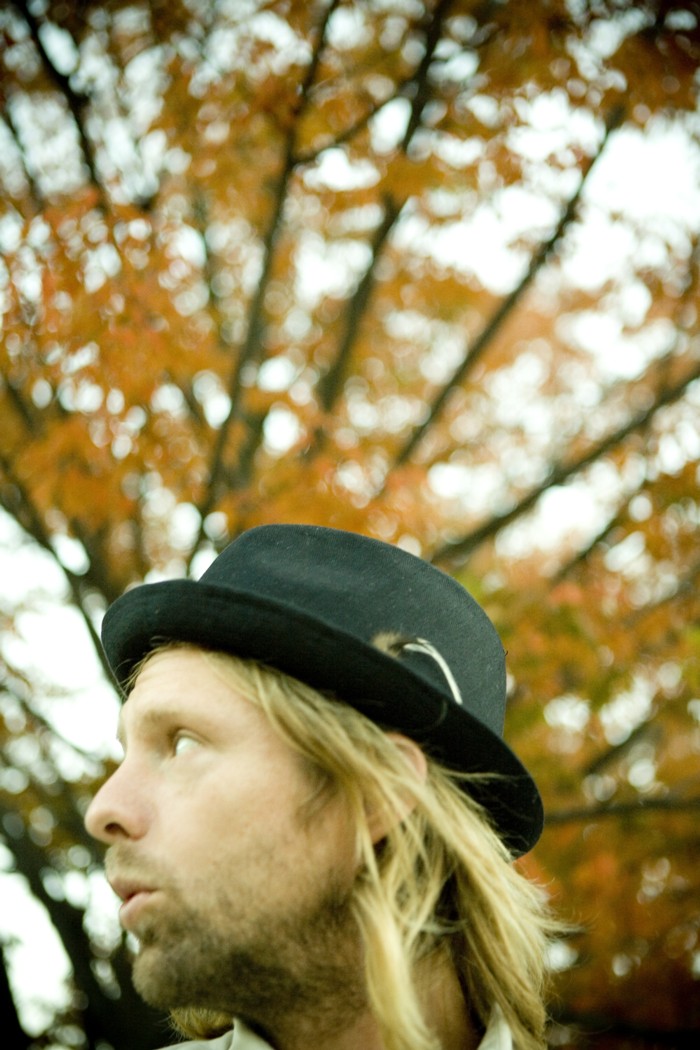[Jon+Foreman+Tree+ph+cr+Andy+Barron.jpg]