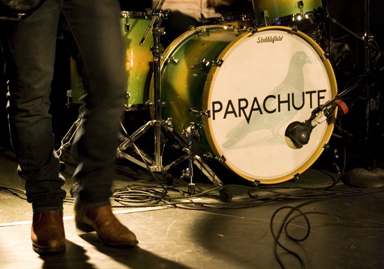[parachute_1.jpg]