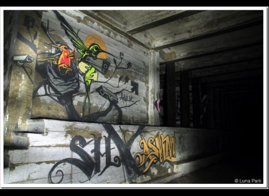 Pin By Ana Aragon On Mural Pomfrit Black And White Graffiti