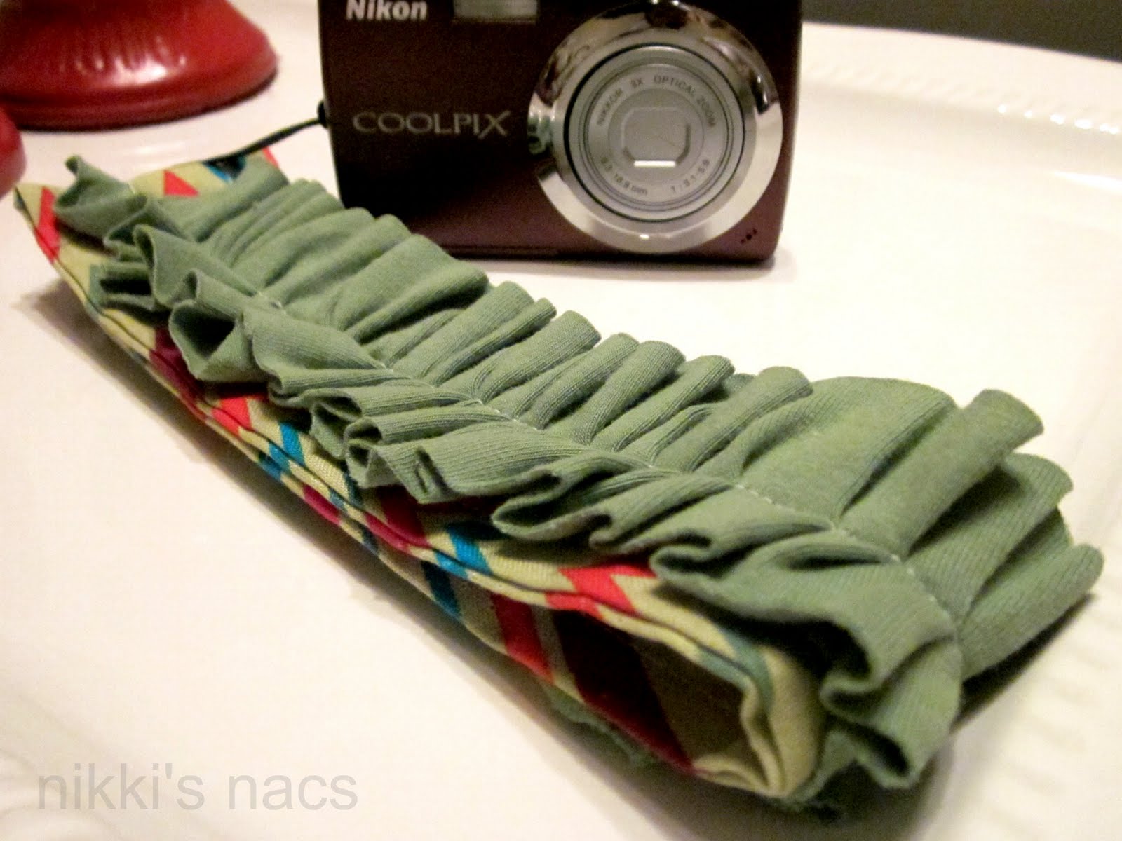 Nikkis' Nacs point and shoot ruffled wrist strap {tutorial}