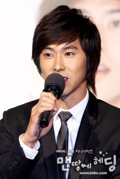 [182133d44b68b12aa18bb797.jpg]