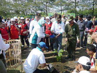 PENANAMAN SERIBU POHON