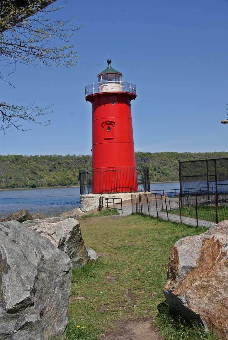 Neal's Lighthouse Blog Jeffrey's Hook Lighthouse, New York City, New York