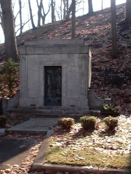 E.S. Day Mausoleum