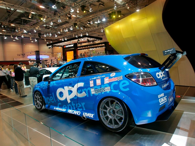 Opel+Presents+Racing+Version+Astra+OPC+Race+Camp+at+Essen.jpg