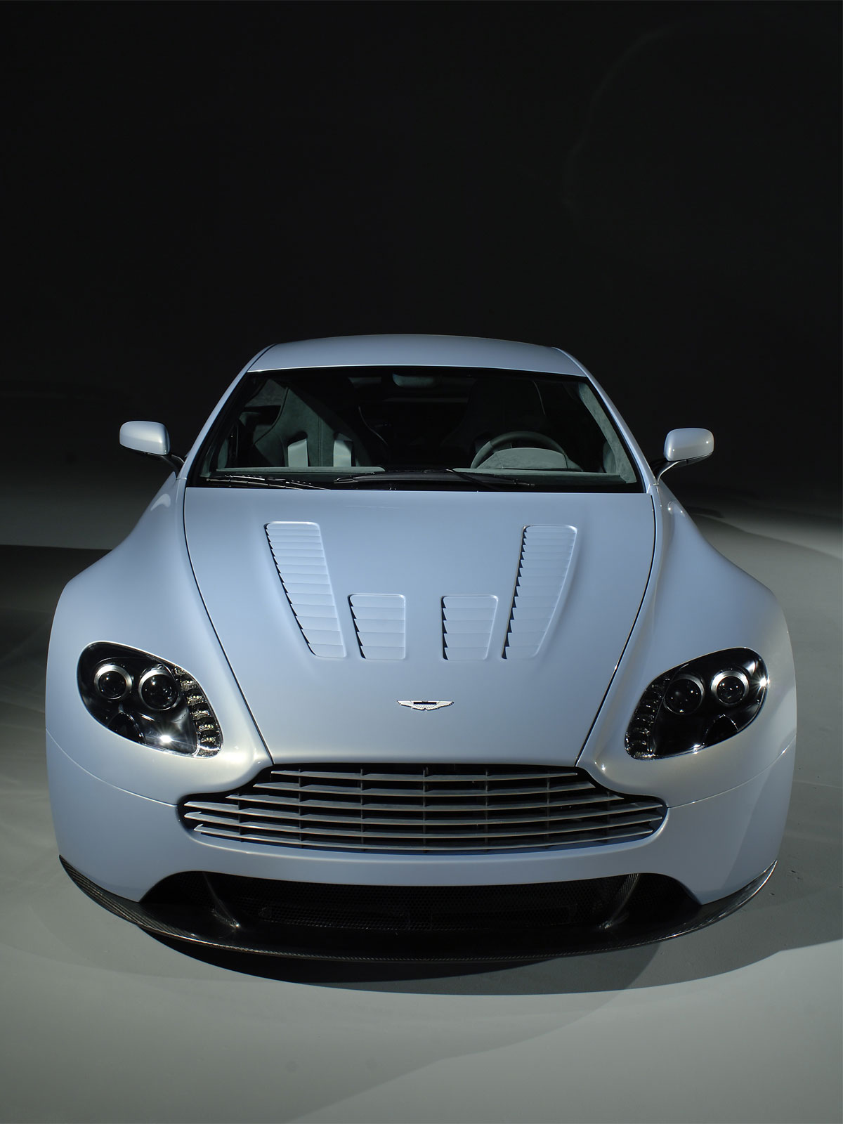 [Aston+Martin+V12+Vantage+RS+Concept.jpg]