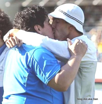 [Maradona-Tevez4.jpg]
