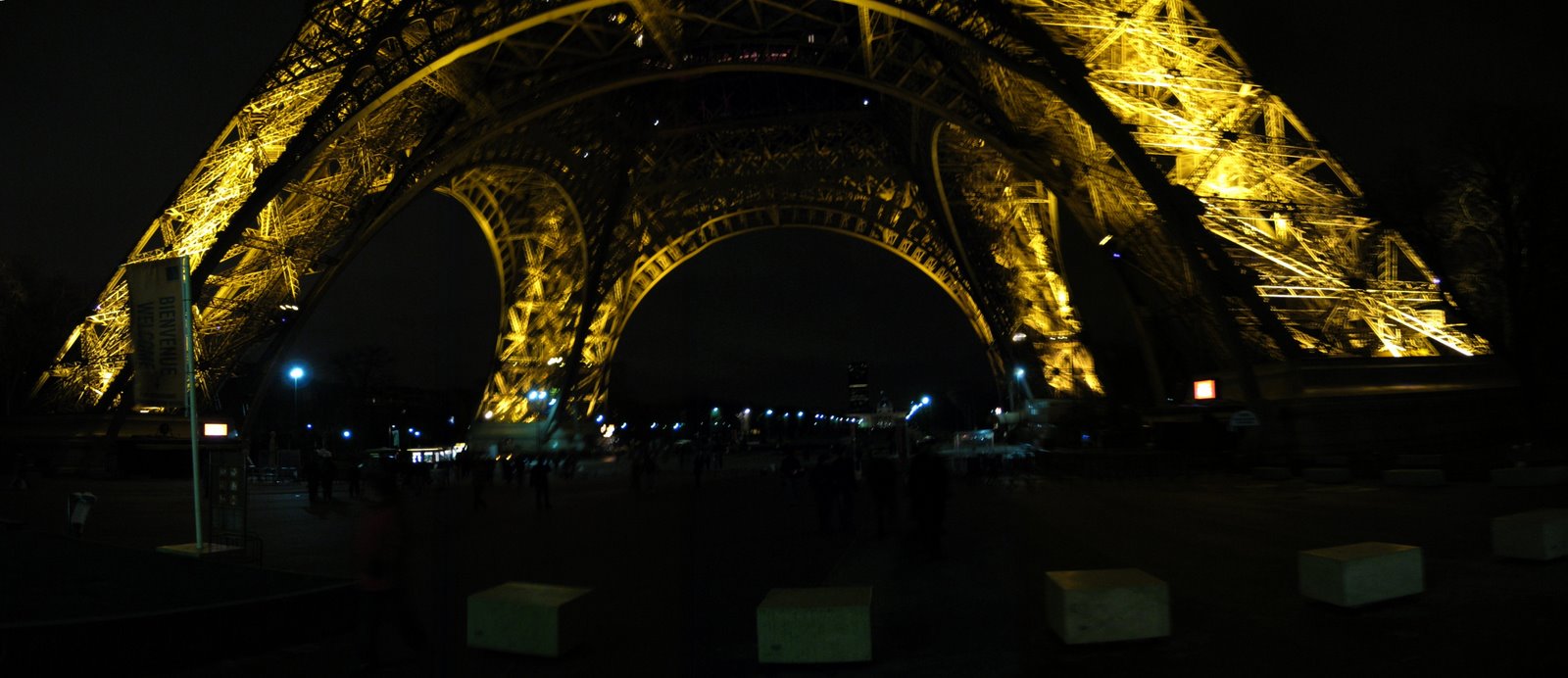 [Base+Eiffel+Tower]