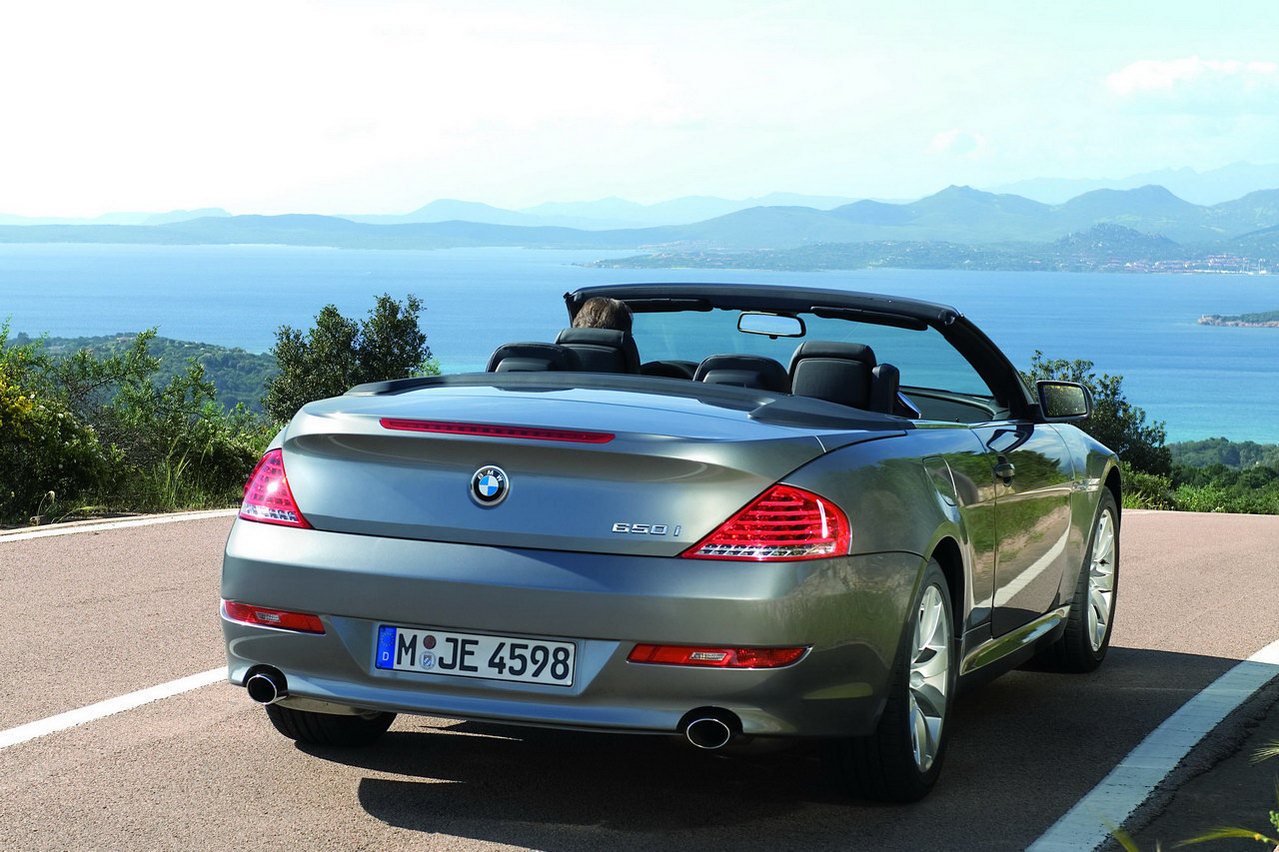 [Carscoop_08BMW6_002.JPG]
