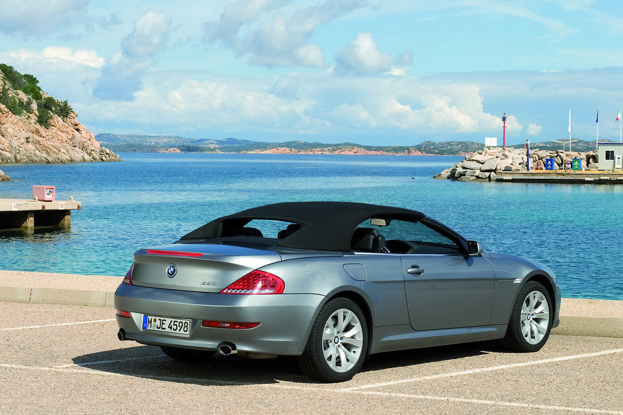 [Carscoop_08BMW6_009.JPG]