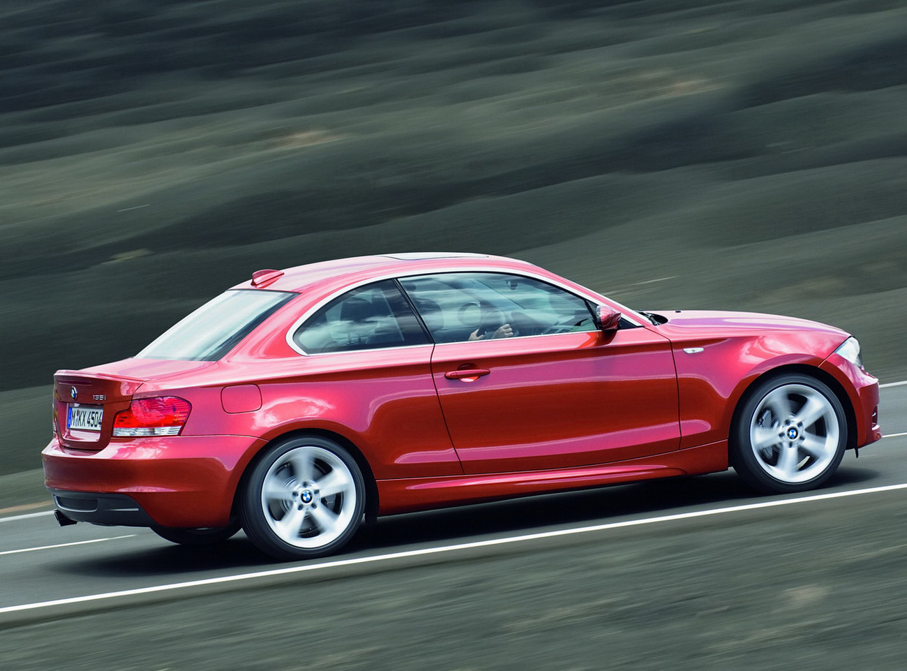 [Carscoop_BMW_1Coupe_12.JPG]