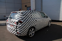 2012-Opel-Vauxhall-Zafira-MPV-256.JPG