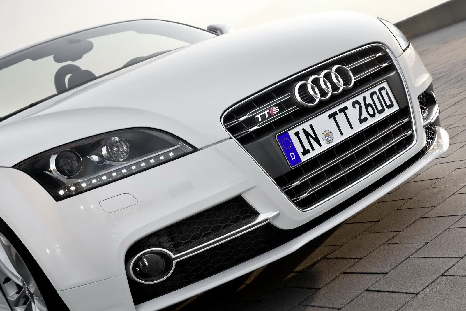 2011-Audi-TTS-5.JPG