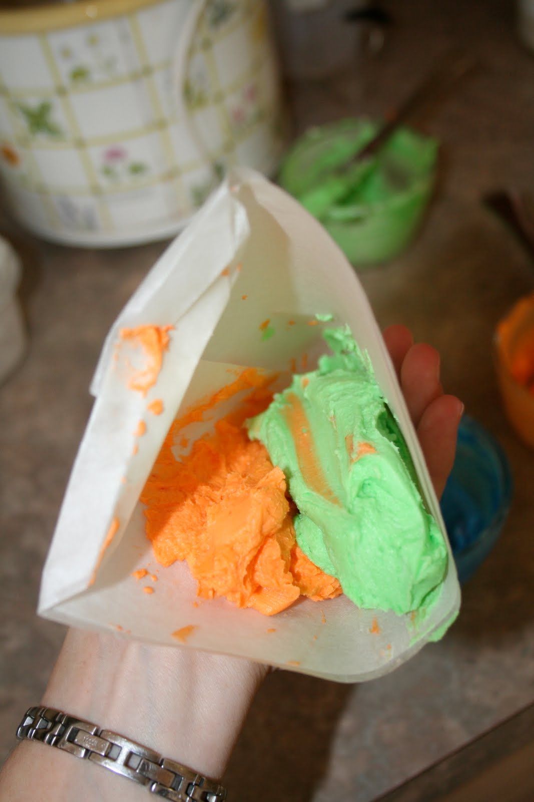 The Cupcake Cuppy TriColor Cupcake Icing How To
