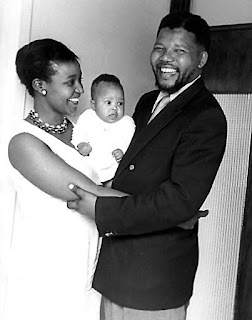 http://1.bp.blogspot.com/_FtuG0ZOGjI4/SyEUrXNI1NI/AAAAAAAAB3s/8cMcUxTVH0Q/s320/Nelson_WinnieMandela.jpg