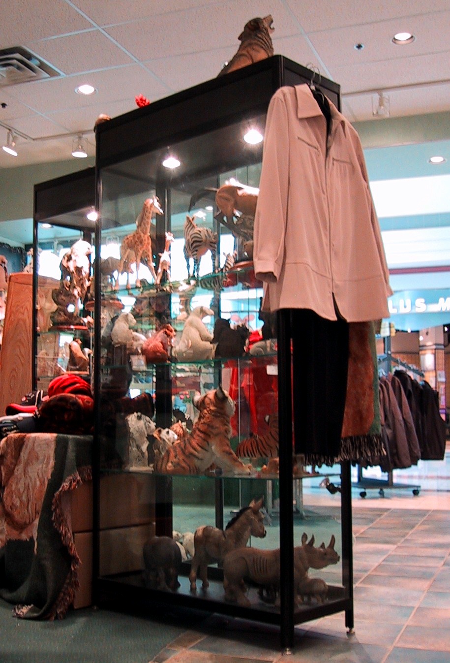 Retail Do's and Dont's Do and Don't Display Merchandising