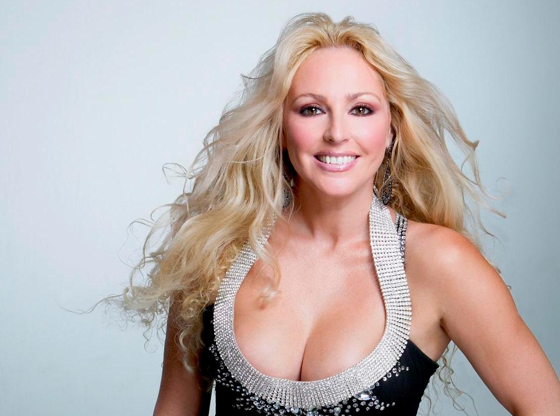 TV with Thinus BREAKING. Patricia Lewis apologizes for her boobs