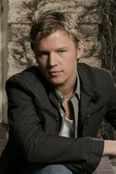 Christopher Egan Hot
