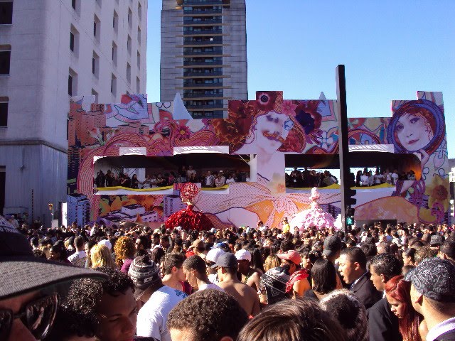 Av Paulista lotada na Parada Gay