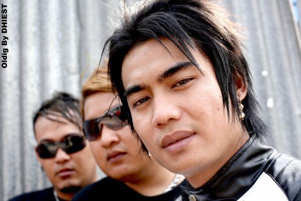 St12 Band