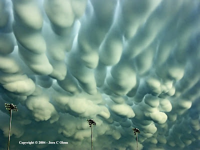 Kolekcia oblakov neobvyklých tvarov (41 fotografii)