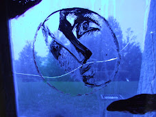 ..una ventanita que mira....