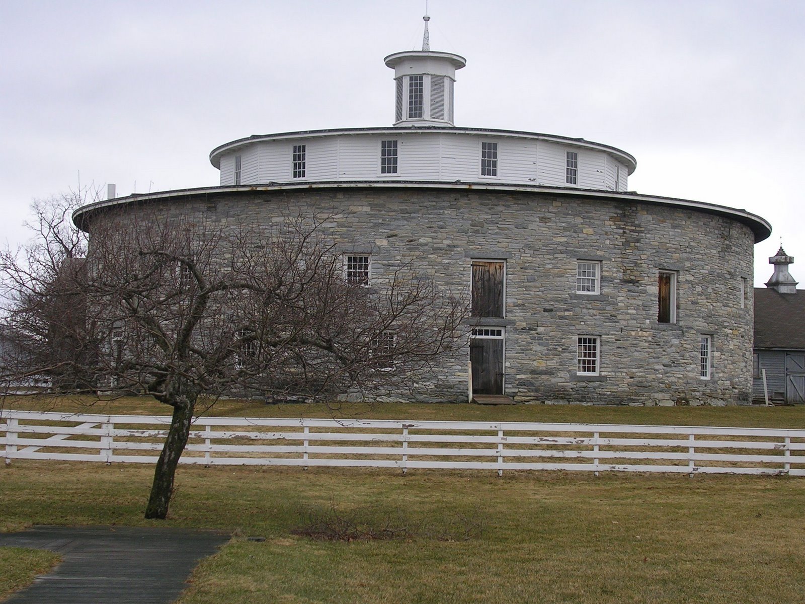 [Round+Barn+Shaker+Village.JPG]