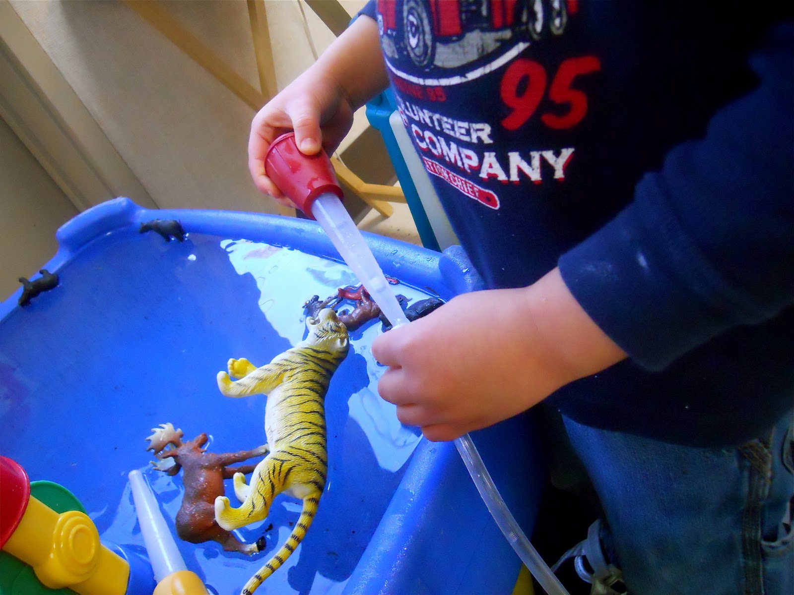 Teaching 2 and 3 Year Olds Exploring a Frozen Water Table