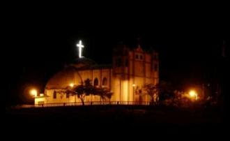 Vista nocturna de la Iglesia del Calvario
