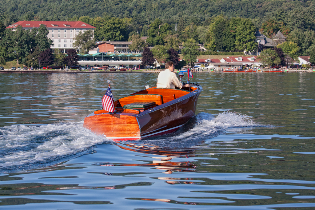 Liveish From Lake New York Classic Boats / Woody Boater