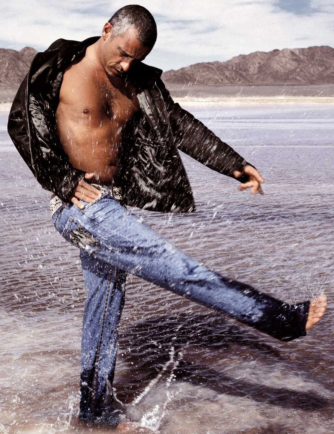 http://1.bp.blogspot.com/_G5suCWK9Lfs/Sw0eFLyVGAI/AAAAAAAAI_U/yfm_s2ogNZY/s1600/db74_eros_ramazzotti.jpg