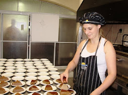 María sirviendo el postre!