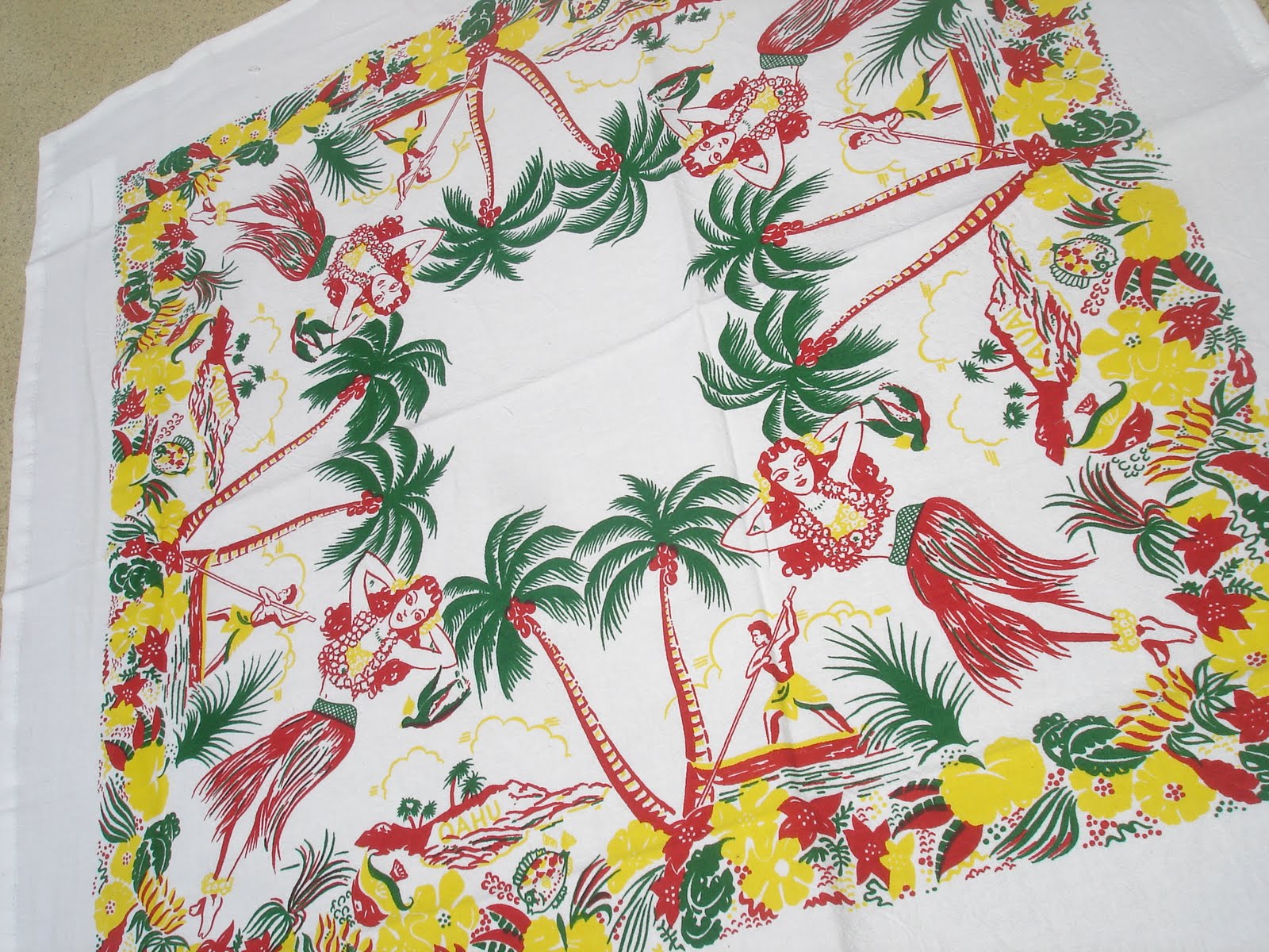 Vintage Hawaiian tablecloth Vintage hawaii, Adventure decor, Vintage