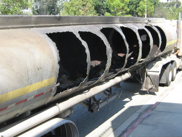 [QueenswayExplodingTanker4.JPG]