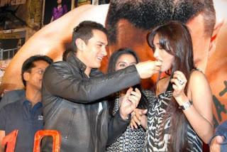 aamir khan and jiah khan on ghajini premier