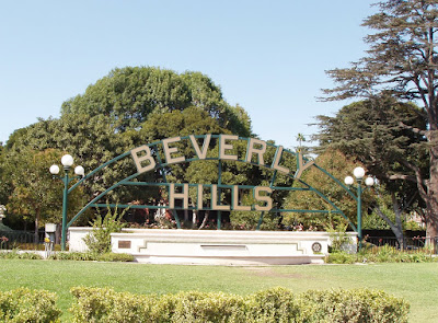http://1.bp.blogspot.com/_GIchwvJ-aNk/Sb0YQRcMASI/AAAAAAAAGZ0/WGbnra5nH-I/s400/Beverly+Hills+sign+Beverly+Gardens+Park.JPG