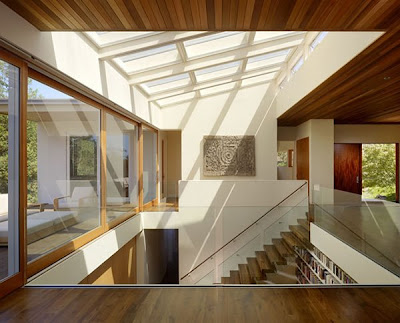 Modern Hillside House Rules the Hills