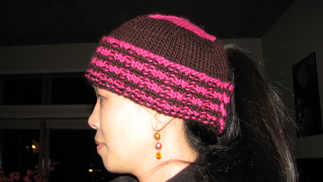 peachy penguins: Ponytail hat!
