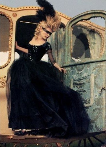 [MAntoinette+FashionArt-3.jpg]