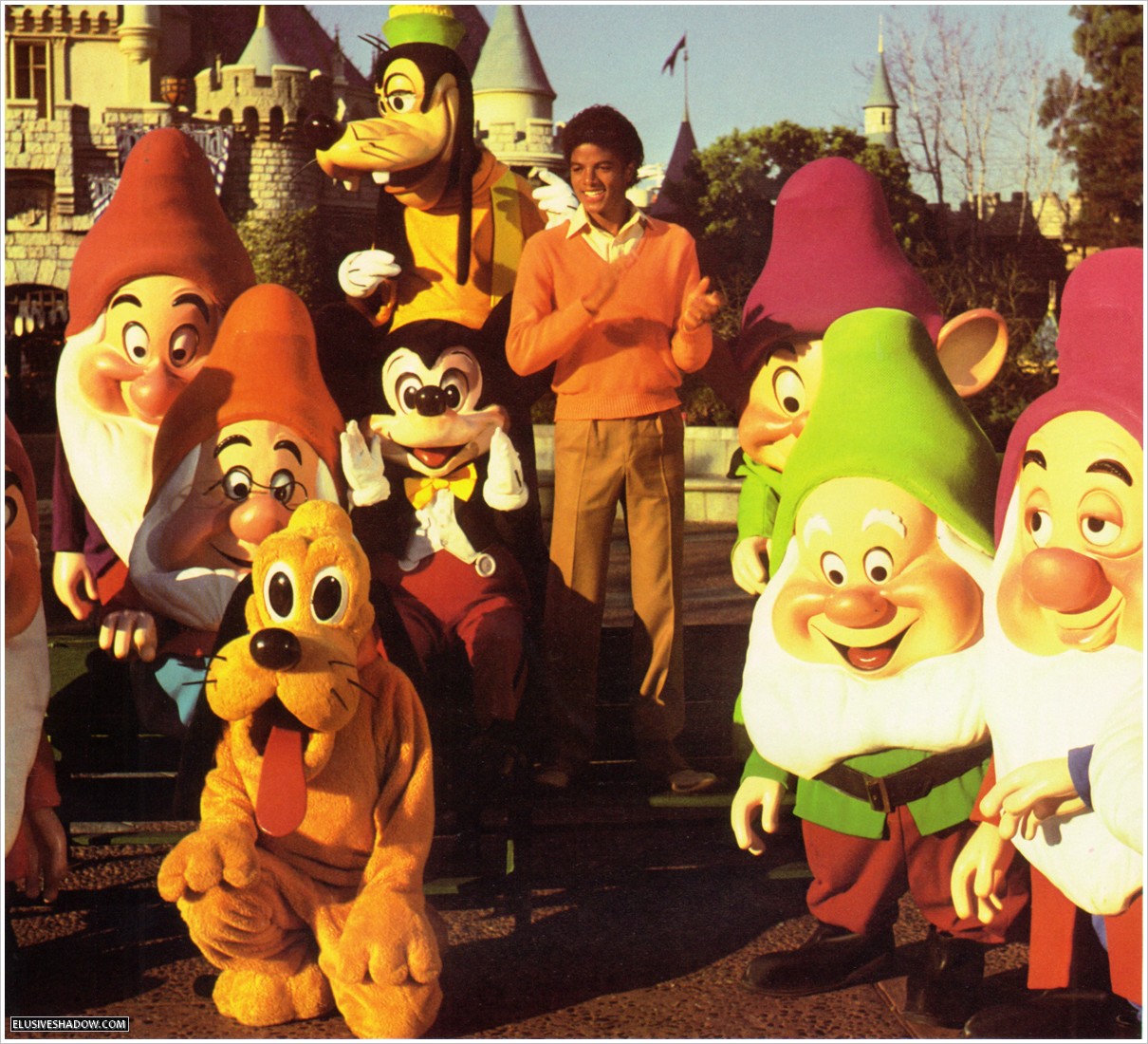 http://1.bp.blogspot.com/_GUK8bM7bUmg/THgDqjYobrI/AAAAAAAAALk/PyylV3jjZI4/s1600/MJ%2BDisney.jpg