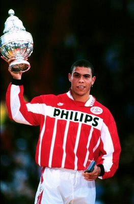 Ronaldo Fenomeno on En La Temporada 1994 95 Ronaldo Es Ya Una Estrella A Nivel Mundial