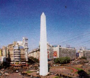 El obelisco porteño, año 2000. Antes allí estuvo la parroquia San Nicolás de Bari.