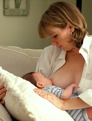 Mom Drink Milk And Breastfeed Mom Drink Milk And Breastfeed