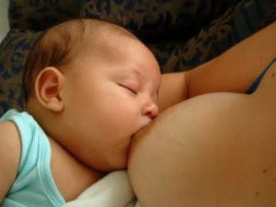 Women+breastfeeding+in+public