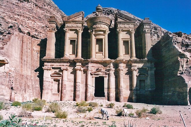 El Monastir o Monasterio de Petra