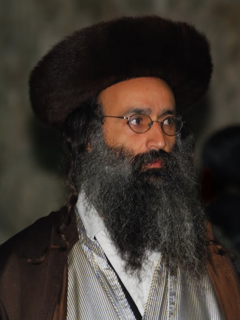 Con el gorro de gala para el Sabbat