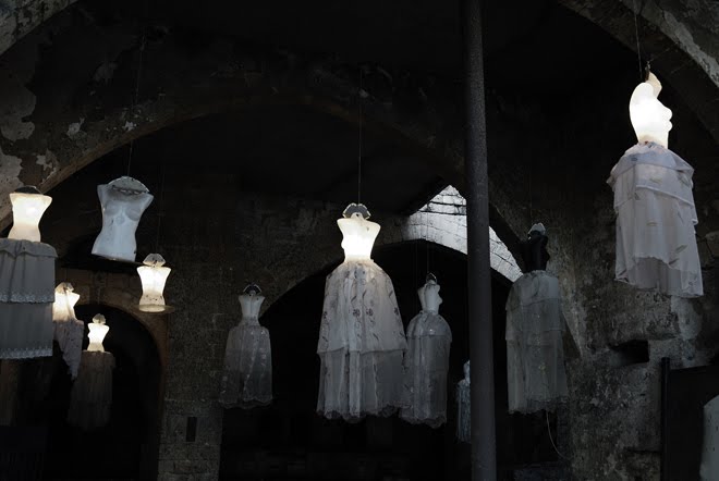 Algo así como un Outlet en Tel Aviv dentro de una Iglesia con murciélagos